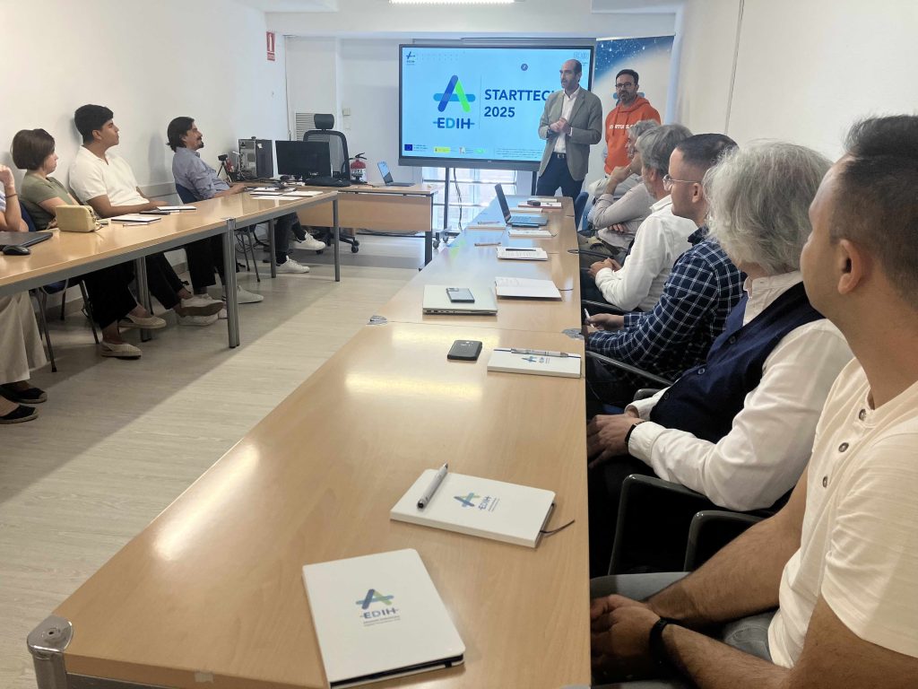 Inaugura Daniel Rey el ciclo de Starttech en el IAF